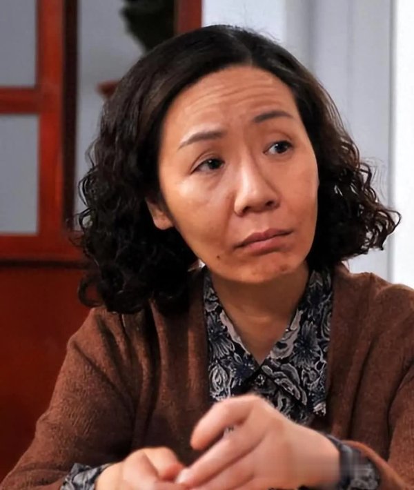 广禾配资 娱乐圈白瘦美扎堆，这位女演员偏反其道而行！